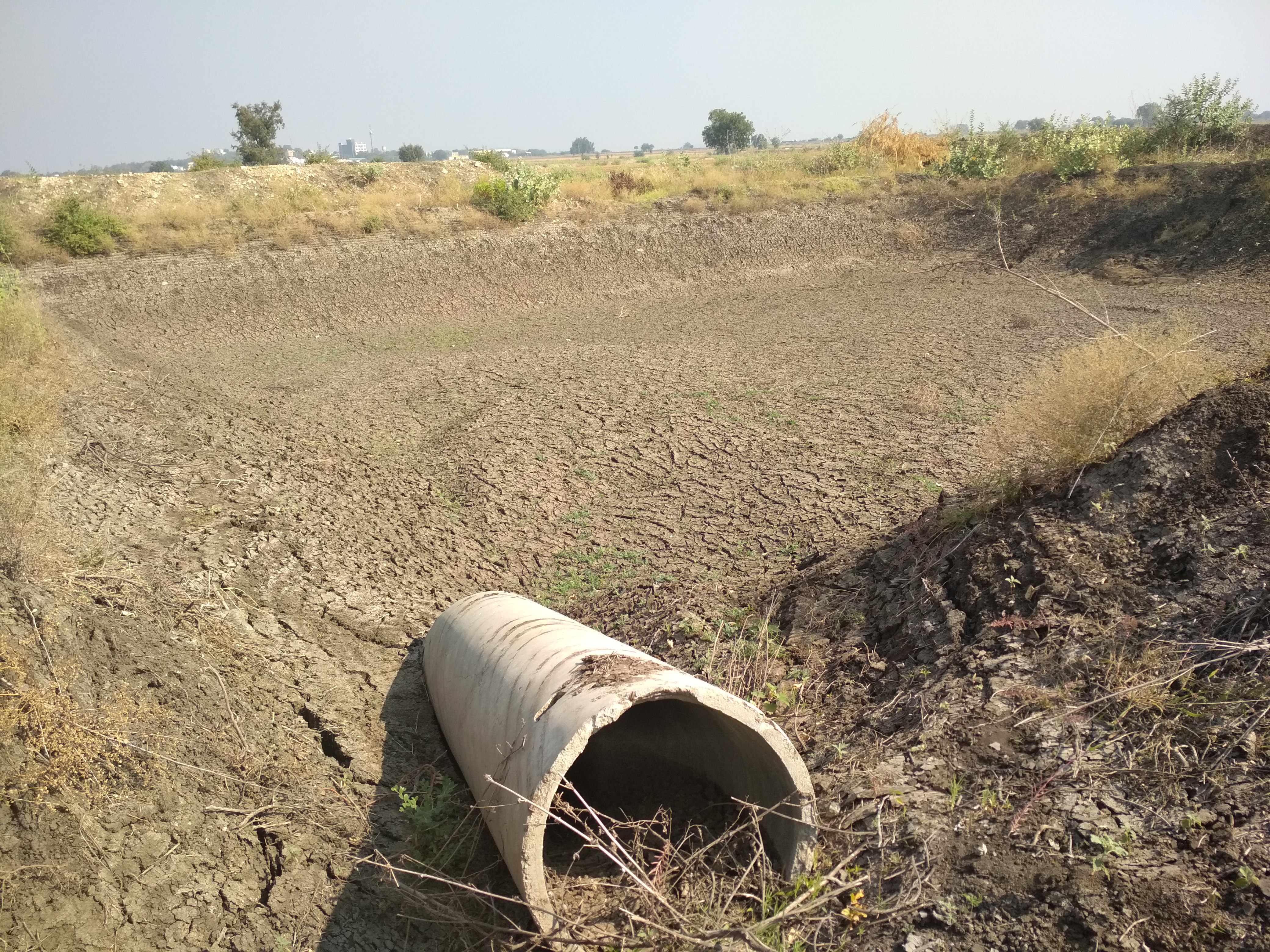 efs_印度项目——废弃的池塘和管道