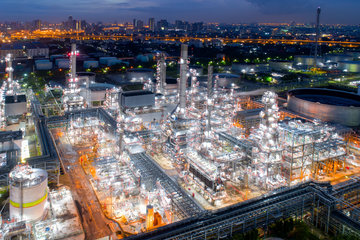 炼油厂和石油化工工厂-943356040(61)。
